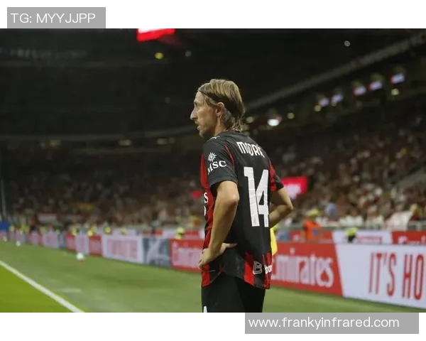 中超激战：AC米兰绝杀巴萨全场沸腾精彩集锦回顾