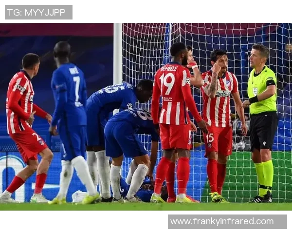 西甲焦点战巴萨与拜仁鏖战成平局乌龙球引发全场热议