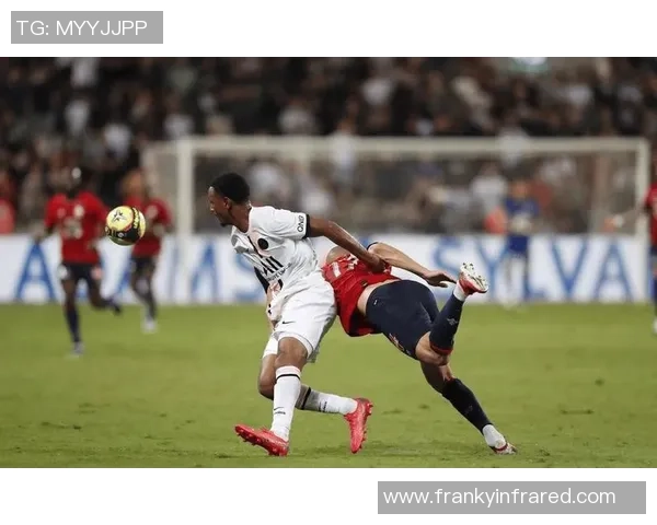 西甲激战：巴黎圣日耳曼与多特蒙德平局绝杀瞬间回顾与战术分析