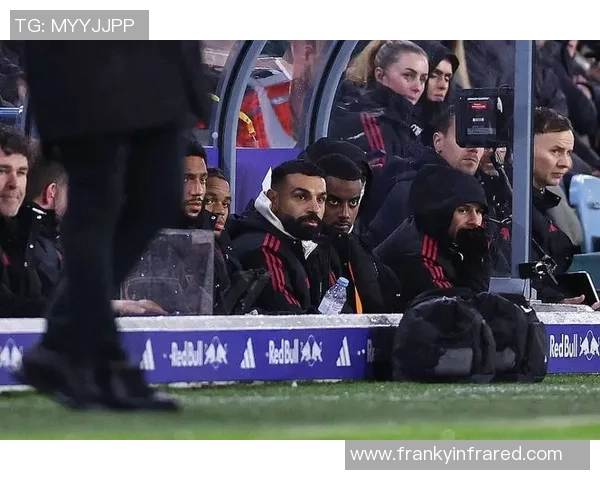 里昂逆袭巴黎圣日耳曼4-3乌龙球成比赛转折点引发热议